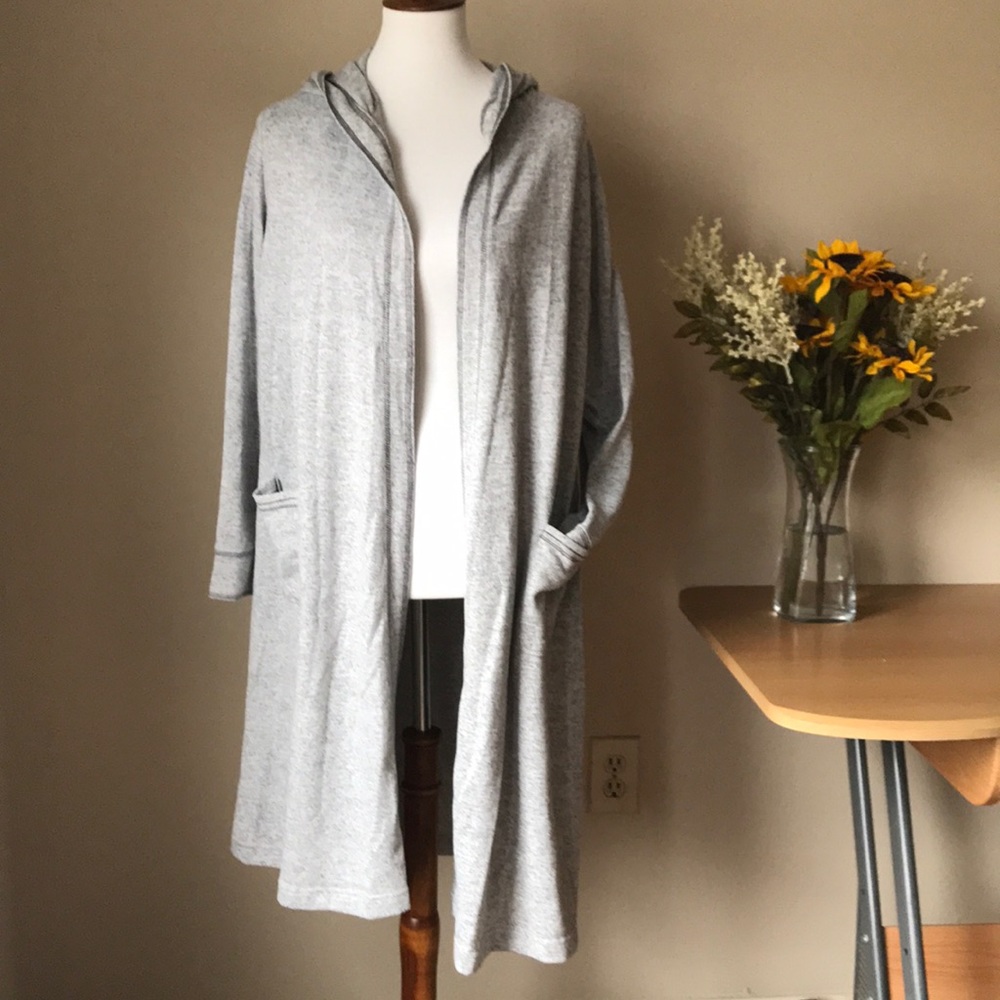 Etam  hooded robe